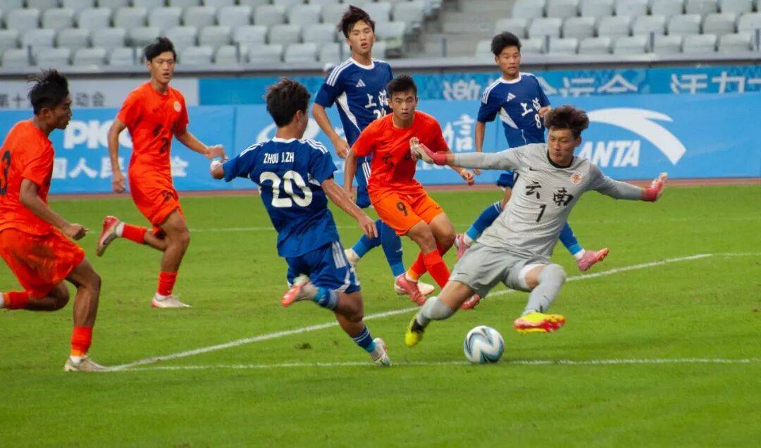 英勇无畏：球员表现顽强，不畏强手，赢得关注的简单介绍